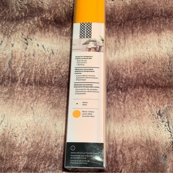 Cricut Smart Vinyl™ Removable 3 Feet Maize Yellow - Picture 3 of 6